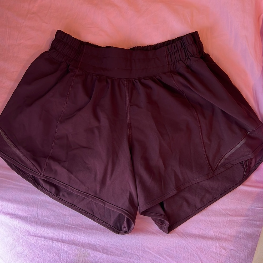 Lululemon size 4 Hotty hot shorts 4”. Great condition